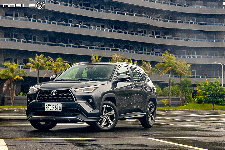 Toyota Yaris Cross 試駕報導|空間出色五育均衡,年販兩萬台的國產 CUV 新霸主報到!