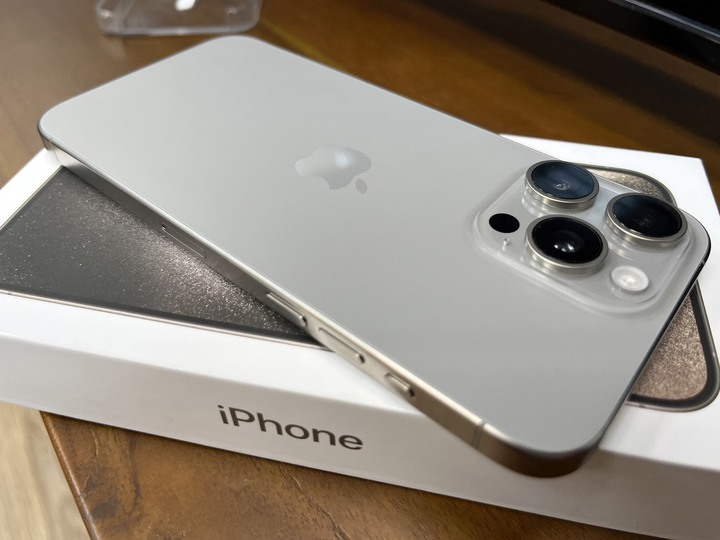 開箱 PCHOME訂閱 iPhone 15 Pro max 原色鈦