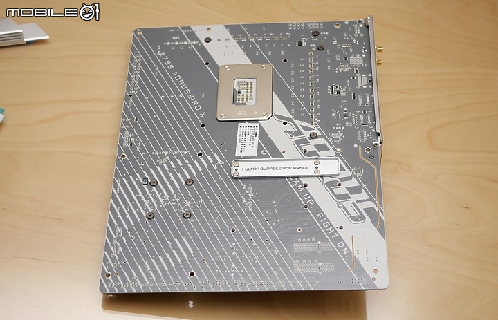 [GIGABYTE 技嘉] AORUS 首款白色 PCB Z790 AORUS PRO X 開箱