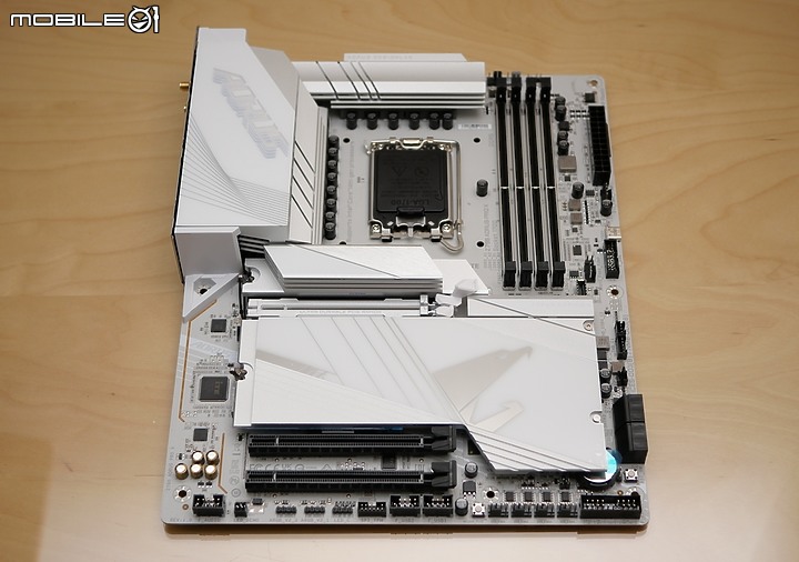 [GIGABYTE 技嘉] AORUS 首款白色 PCB Z790 AORUS PRO X 開箱