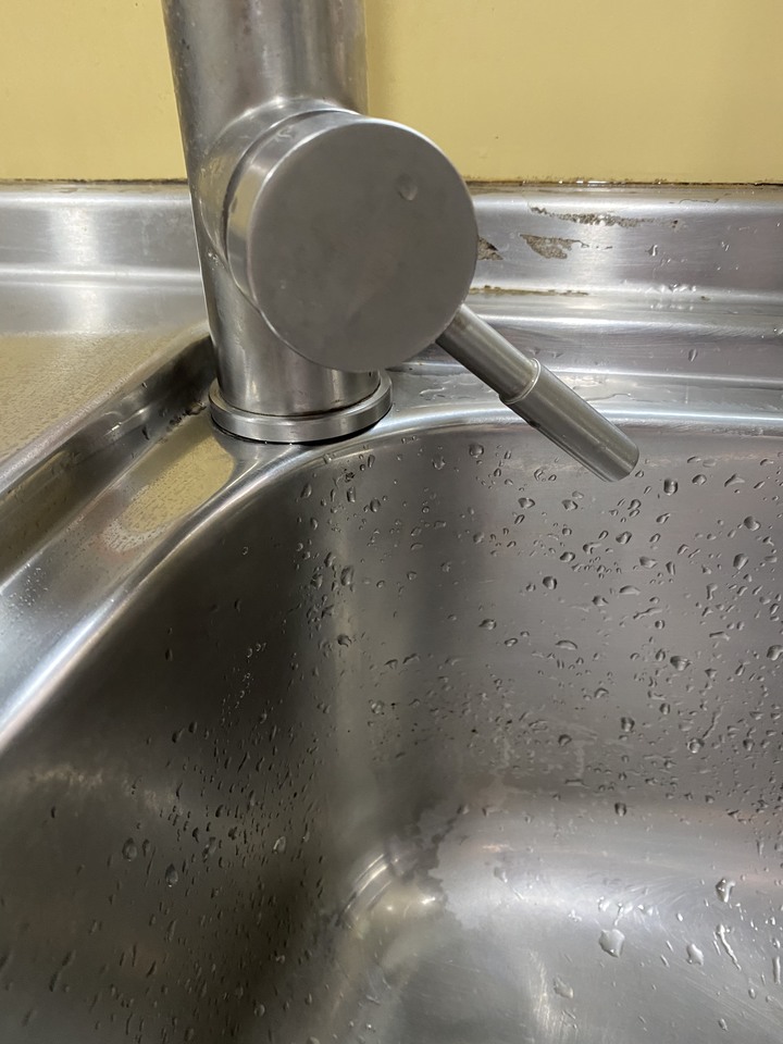 廚房水龍頭把手上下顛倒