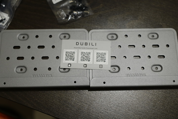 INWIN 金屬框架全模組機殼。DUBILI - 銀灰開箱