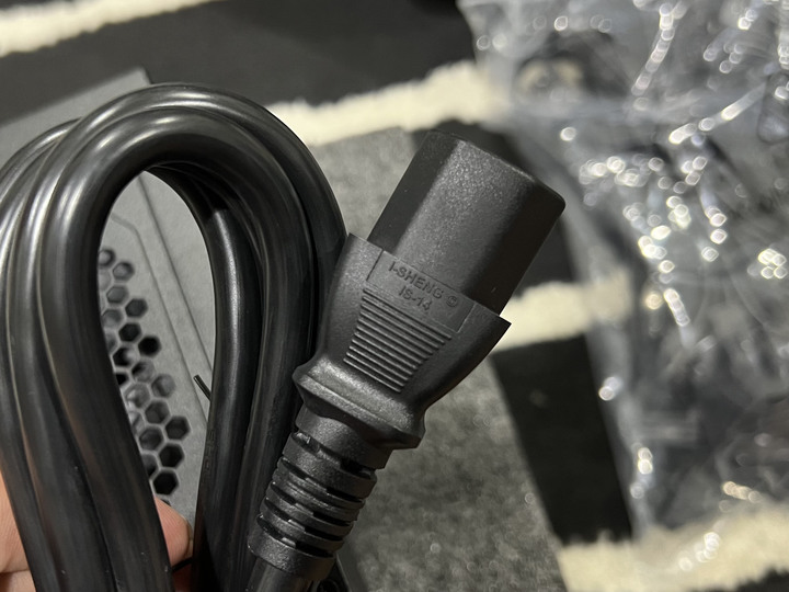 MAG A750GL 開箱，拿來接貝斯效果器能行嗎...？