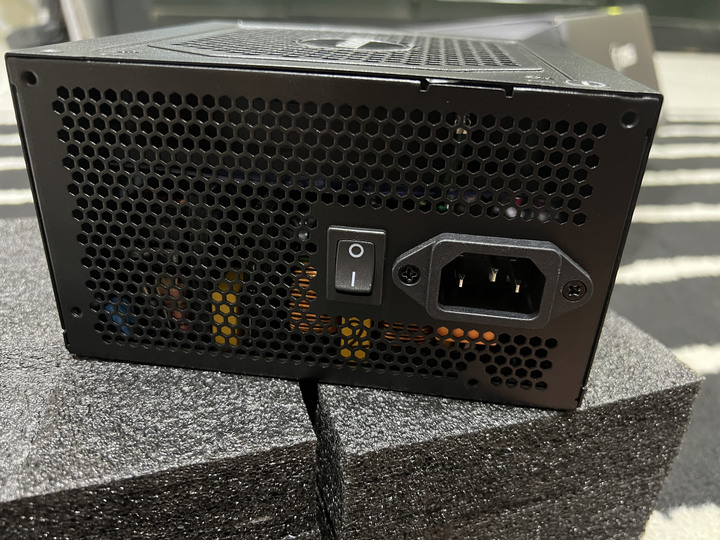 MAG A750GL 開箱，拿來接貝斯效果器能行嗎...？