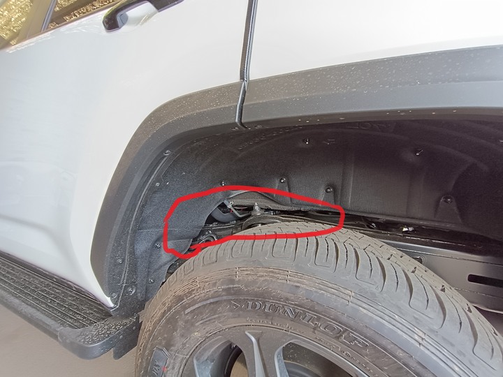 Land cruiser 200 與300 細節差異比較，延伸論台灣同好是否該入手兄弟車LX570?