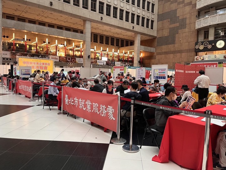帶爸爸找工作 中高齡就業博覽會參展心得