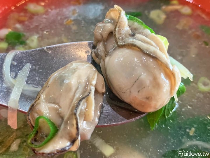 點我看大圖 不能錯過的蚵仔蛋、蛋包飯,再一碗蚵仔湯