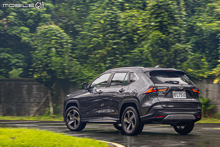 Toyota Yaris Cross 試駕報導|空間出色五育均衡,年販兩萬台的國產 CUV 新霸主報到!