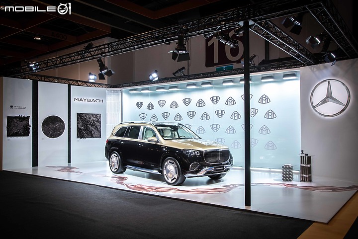 【採訪】Mercedes-Maybach GLS小改款現身Art Taipei,結合黃敬中藝術作品呈現高端奢華風采!