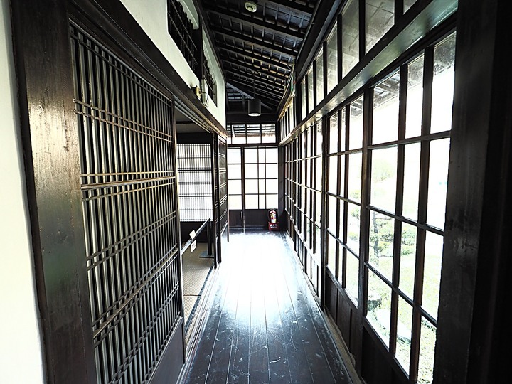 赤崁東街日式宿舍(明治町冰淇淋)、原臺南測候所、原鶯料理、西市場、河樂廣場(臺南運河) — 臺南老街市之日治時期建築,外掛美味純日式拉麵 — 一拉面