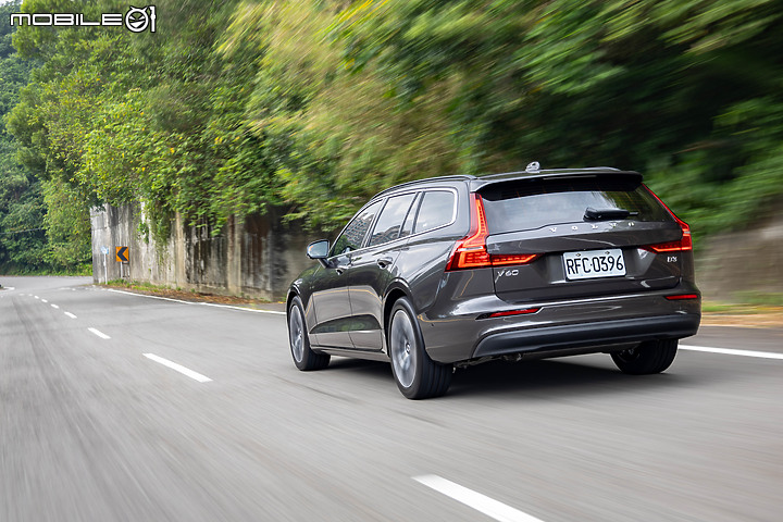 Volvo V60 Plus B3 試駕|旅行車老將再出招,入門動力更顯超值!