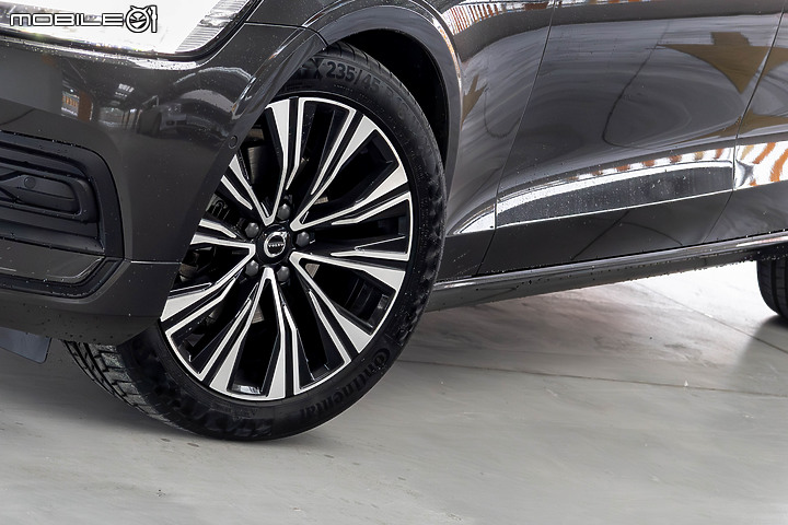 Volvo V60 Plus B3 試駕|旅行車老將再出招,入門動力更顯超值!