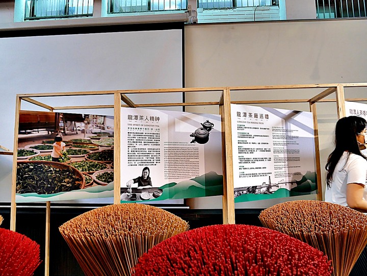 臺灣客家茶文化館、太平紅橋、龍潭大池、鍾肇政文學生活園區、武德殿 — 茶鄉龍潭一日行旅,外掛香噴噴的炸全雞配涼麵