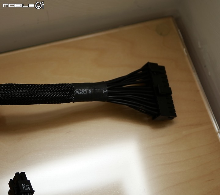 內建 12vhpwr 金牌直出 XPG KYBER 750W 開箱