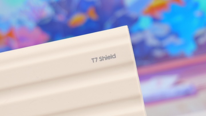 怕硬碟摔壞資料遺失？把防禦力點滿就對了！SAMSUNG T7 Shield