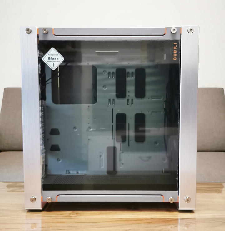 迎廣 InWin DUBILI 精品機殼 - 互動式教學、底座變把手、讓人想動手的機殼