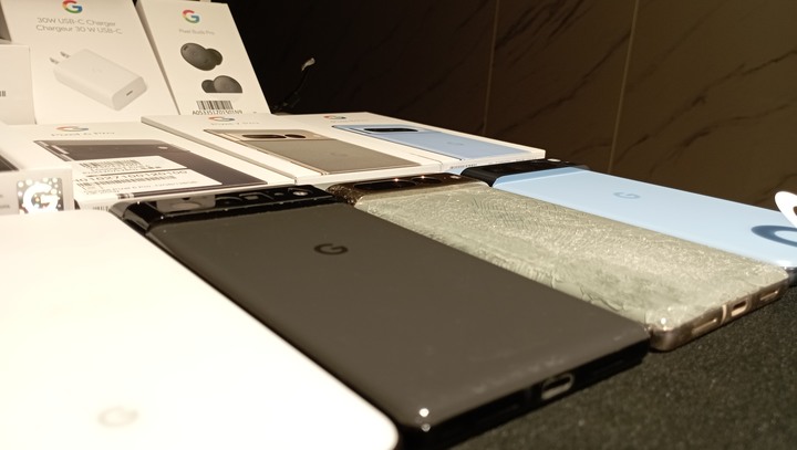 Pixel8 pro相較前幾代相機越來越大..兼插花幾代心得分享