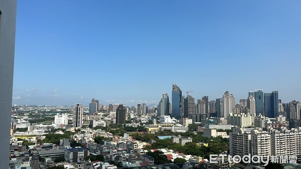 公設搬進一座湖「真的可以划船！」直擊台中隱富區最新豪宅