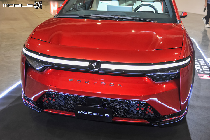 Model B 跨界電動車量產版於鴻海科技日正式現身!外型延續概念版本、具備500公里續航力