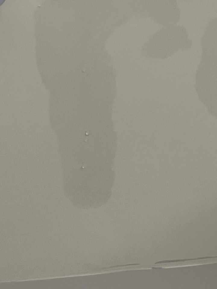 客廳天花板安裝軌道燈，有可能會鑽到水管嗎？