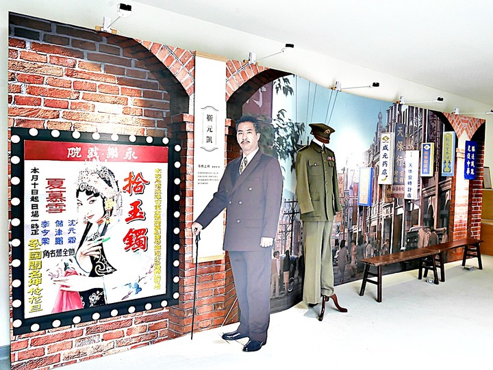 臺灣客家茶文化館、太平紅橋、龍潭大池、鍾肇政文學生活園區、武德殿 — 茶鄉龍潭一日行旅,外掛香噴噴的炸全雞配涼麵