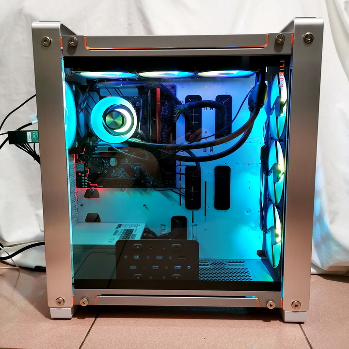 迎廣 InWin DUBILI 精品機殼 - 互動式教學、底座變把手、讓人想動手的機殼