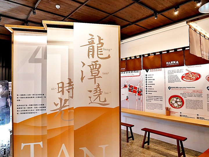 臺灣客家茶文化館、太平紅橋、龍潭大池、鍾肇政文學生活園區、武德殿 — 茶鄉龍潭一日行旅,外掛香噴噴的炸全雞配涼麵