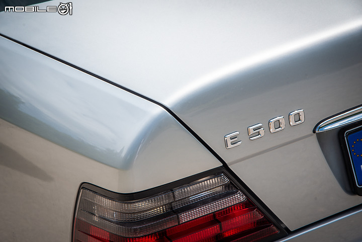經典試駕|Mercedes-Benz W124 E500 Limited Edition,在維也納圓一個一親芳澤的夢!