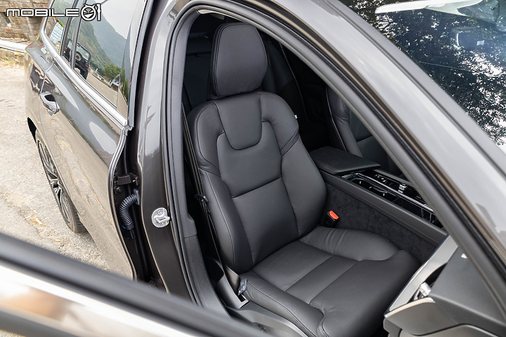 Volvo V60 Plus B3 試駕|旅行車老將再出招,入門動力更顯超值!