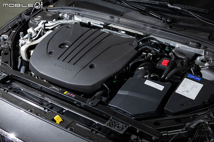 Volvo V60 Plus B3 試駕|旅行車老將再出招,入門動力更顯超值!