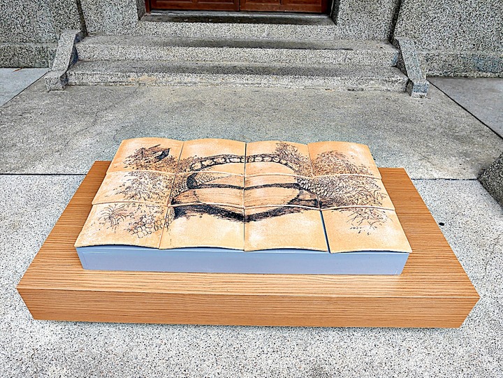 臺灣客家茶文化館、太平紅橋、龍潭大池、鍾肇政文學生活園區、武德殿 — 茶鄉龍潭一日行旅,外掛香噴噴的炸全雞配涼麵