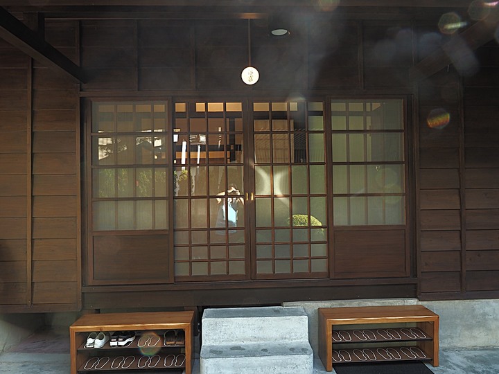 赤崁東街日式宿舍(明治町冰淇淋)、原臺南測候所、原鶯料理、西市場、河樂廣場(臺南運河) — 臺南老街市之日治時期建築,外掛美味純日式拉麵 — 一拉面