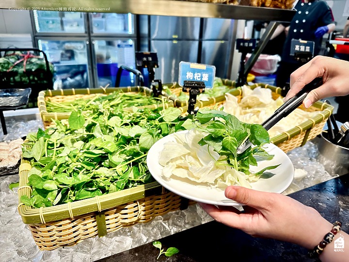 高雄前鎮｜饗麻饗辣夢時代店＿活跳鮮蝦直接入鍋／超多品項吃到飽麻辣火鍋