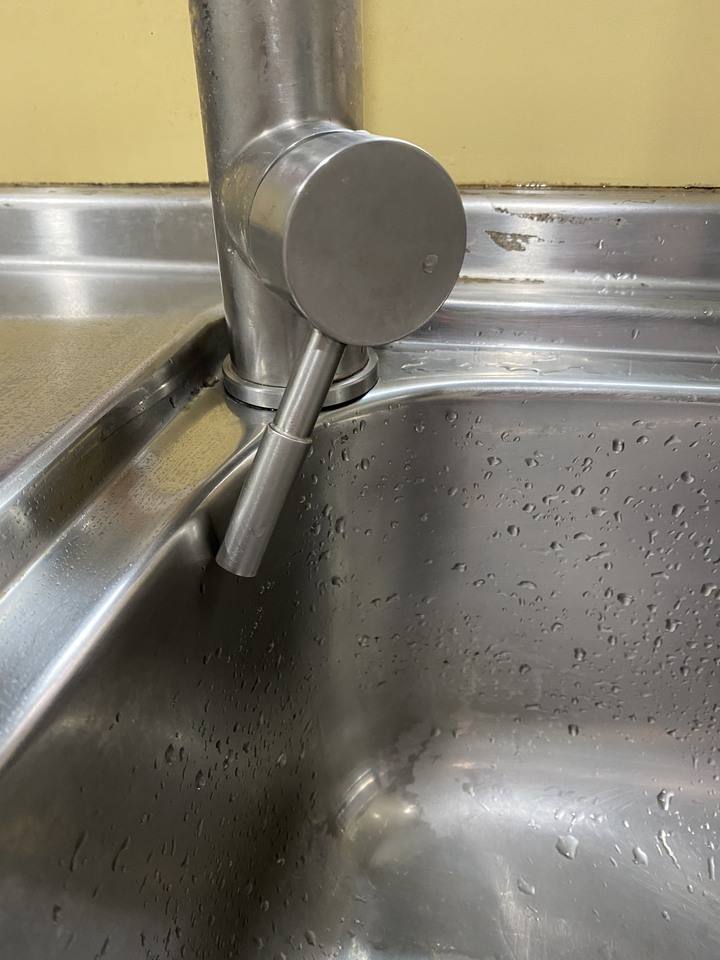 廚房水龍頭把手上下顛倒