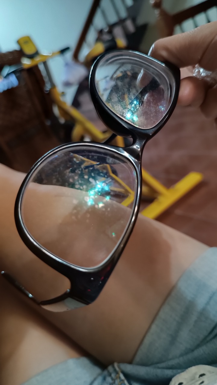 鏡片有斑點是要換掉了嗎？