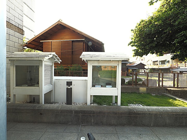赤崁東街日式宿舍(明治町冰淇淋)、原臺南測候所、原鶯料理、西市場、河樂廣場(臺南運河) — 臺南老街市之日治時期建築,外掛美味純日式拉麵 — 一拉面