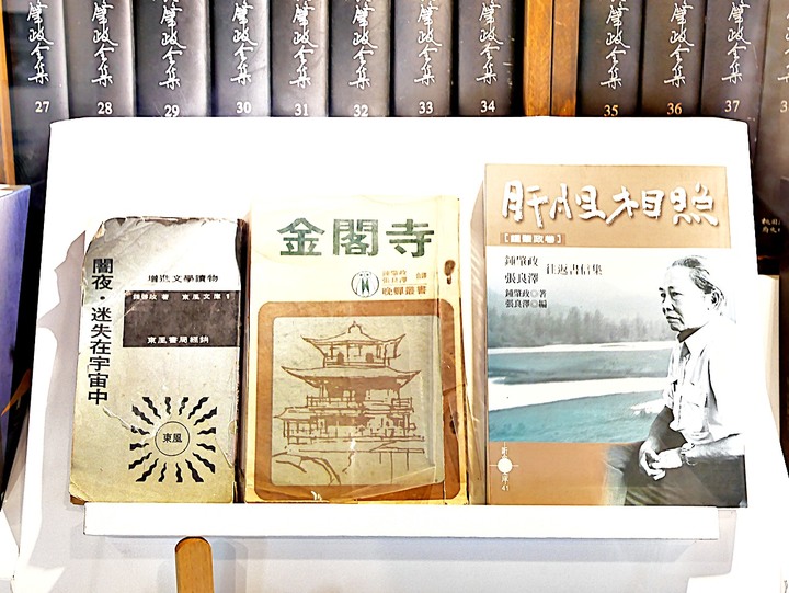 臺灣客家茶文化館、太平紅橋、龍潭大池、鍾肇政文學生活園區、武德殿 — 茶鄉龍潭一日行旅,外掛香噴噴的炸全雞配涼麵