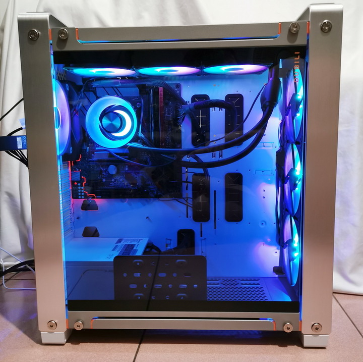 迎廣 InWin DUBILI 精品機殼 - 互動式教學、底座變把手、讓人想動手的機殼