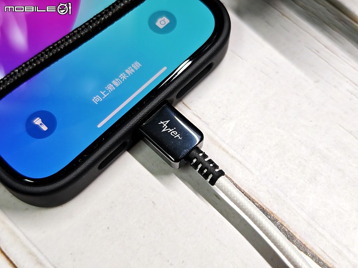 點我看大圖 iPhone 15 Pro Max 「 USB3.0 vs USB2.0 」傳輸對比測試 - Avier USB C 線與 Apple 原廠線差異有多少?