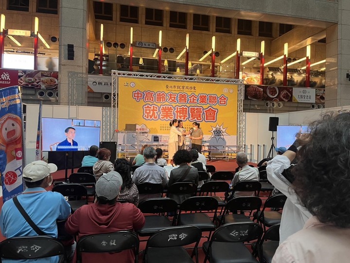 帶爸爸找工作 中高齡就業博覽會參展心得