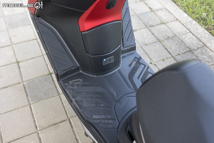2023 KYMCO GDINK CT300 試駕｜堅守踏板唯二車款 大燈進化更加有型