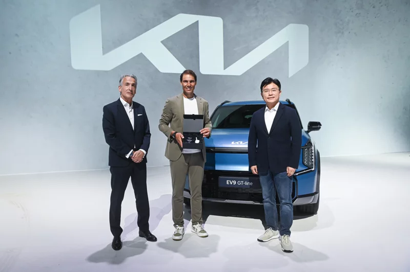 合作將近20年了！Kia全球品牌大使「蠻牛」納達爾收到一輛EV9 GT-Line！