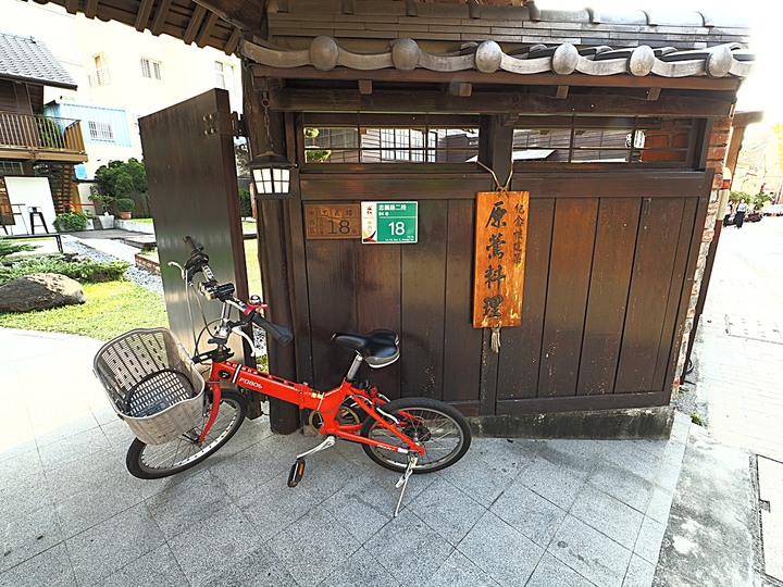 赤崁東街日式宿舍(明治町冰淇淋)、原臺南測候所、原鶯料理、西市場、河樂廣場(臺南運河) — 臺南老街市之日治時期建築,外掛美味純日式拉麵 — 一拉面