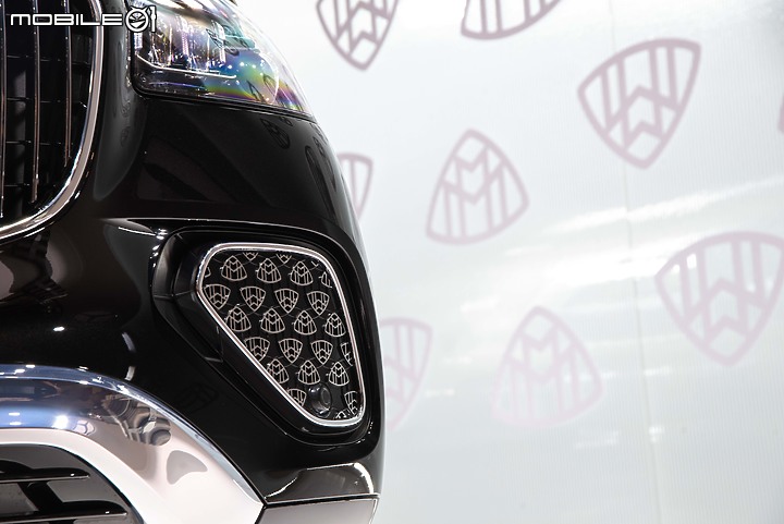 【採訪】Mercedes-Maybach GLS小改款現身Art Taipei,結合黃敬中藝術作品呈現高端奢華風采!