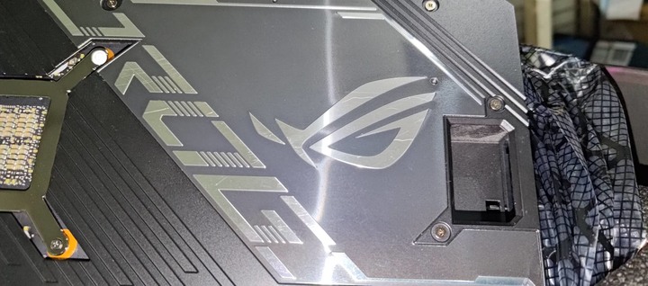 送修 ROG RTX 3080TI LC 顯示卡 回來都是刮傷...