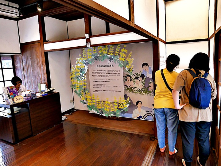 臺灣客家茶文化館、太平紅橋、龍潭大池、鍾肇政文學生活園區、武德殿 — 茶鄉龍潭一日行旅,外掛香噴噴的炸全雞配涼麵