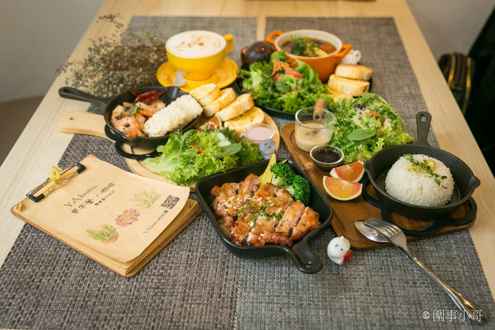 馬祖新村美食-YA bistro,一間集美味餐點與優閒氛圍於一身的法式鄉村餐館。如果在馬祖新村逛累了,來YA坐坐吧。桃園中壢美食推薦