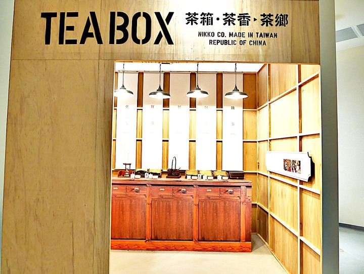 臺灣客家茶文化館、太平紅橋、龍潭大池、鍾肇政文學生活園區、武德殿 — 茶鄉龍潭一日行旅,外掛香噴噴的炸全雞配涼麵