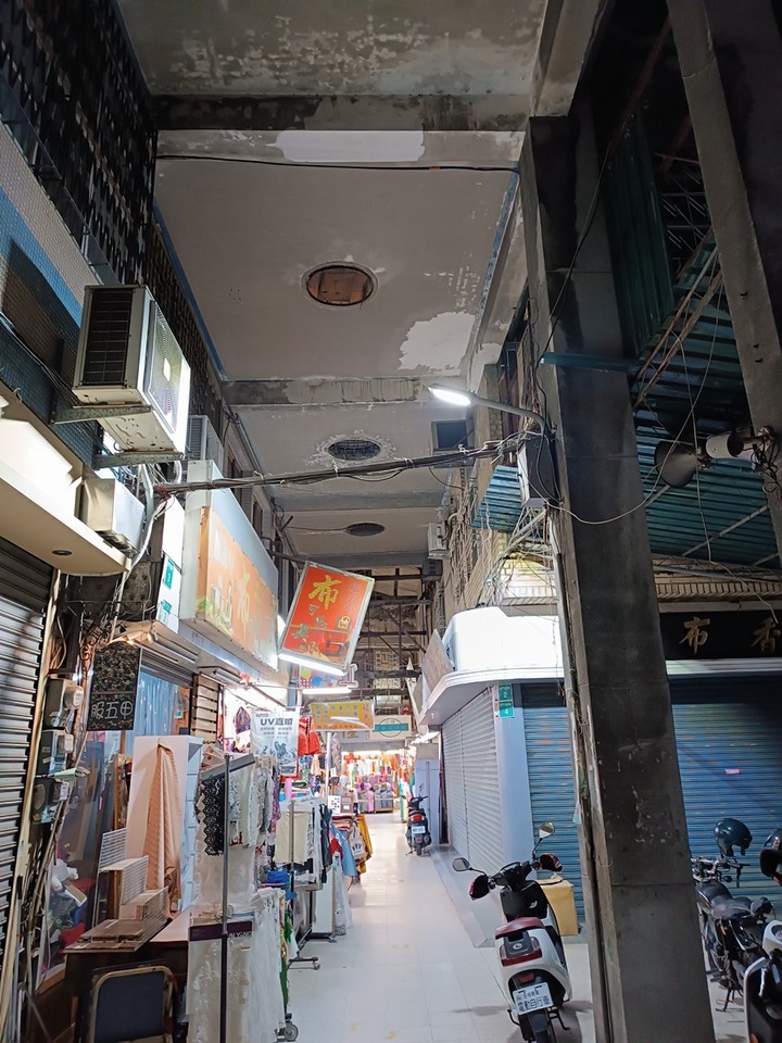 赤崁東街日式宿舍(明治町冰淇淋)、原臺南測候所、原鶯料理、西市場、河樂廣場(臺南運河) — 臺南老街市之日治時期建築,外掛美味純日式拉麵 — 一拉面