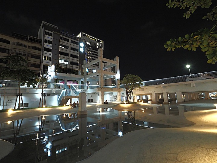 赤崁東街日式宿舍(明治町冰淇淋)、原臺南測候所、原鶯料理、西市場、河樂廣場(臺南運河) — 臺南老街市之日治時期建築,外掛美味純日式拉麵 — 一拉面